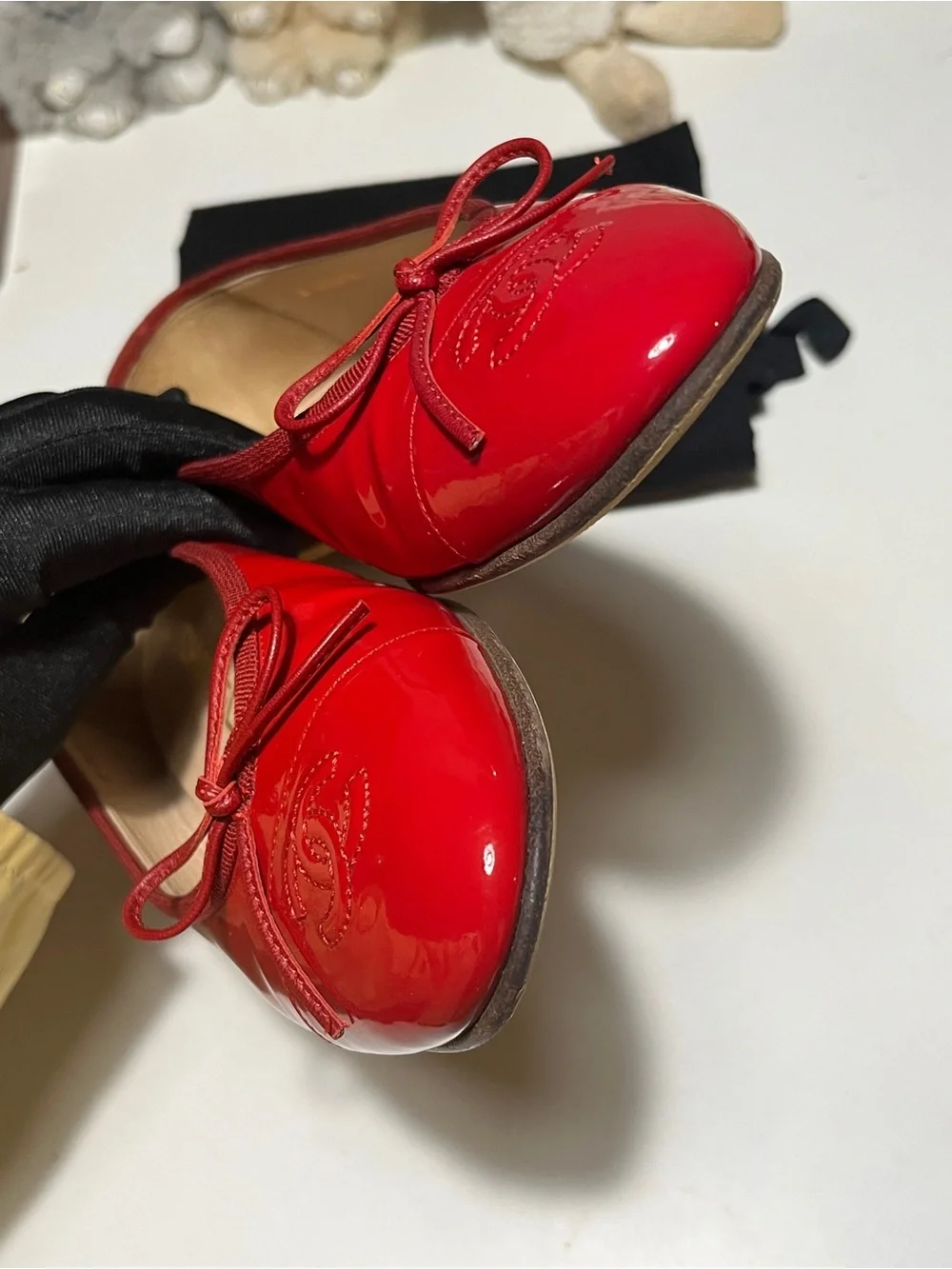 CHANEL Red Patent Leather Ballet Flats with CC Emblem
